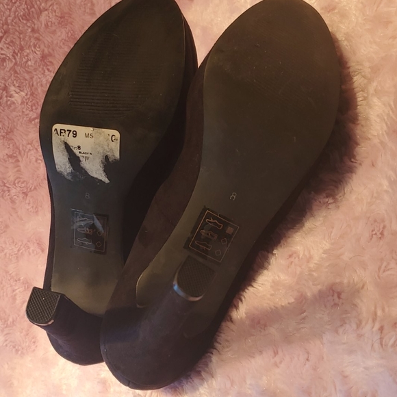 Suede high heels NWOT - Picture 3 of 3